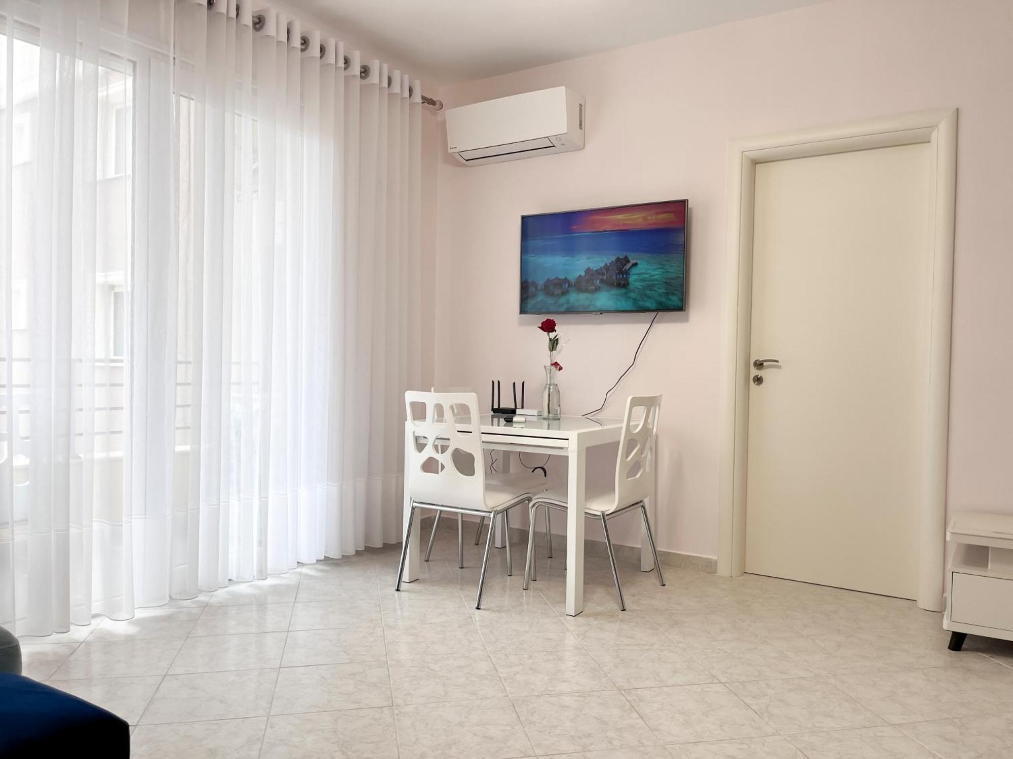 Beachfront With Hotel Facilities Vlorë Buitenkant foto